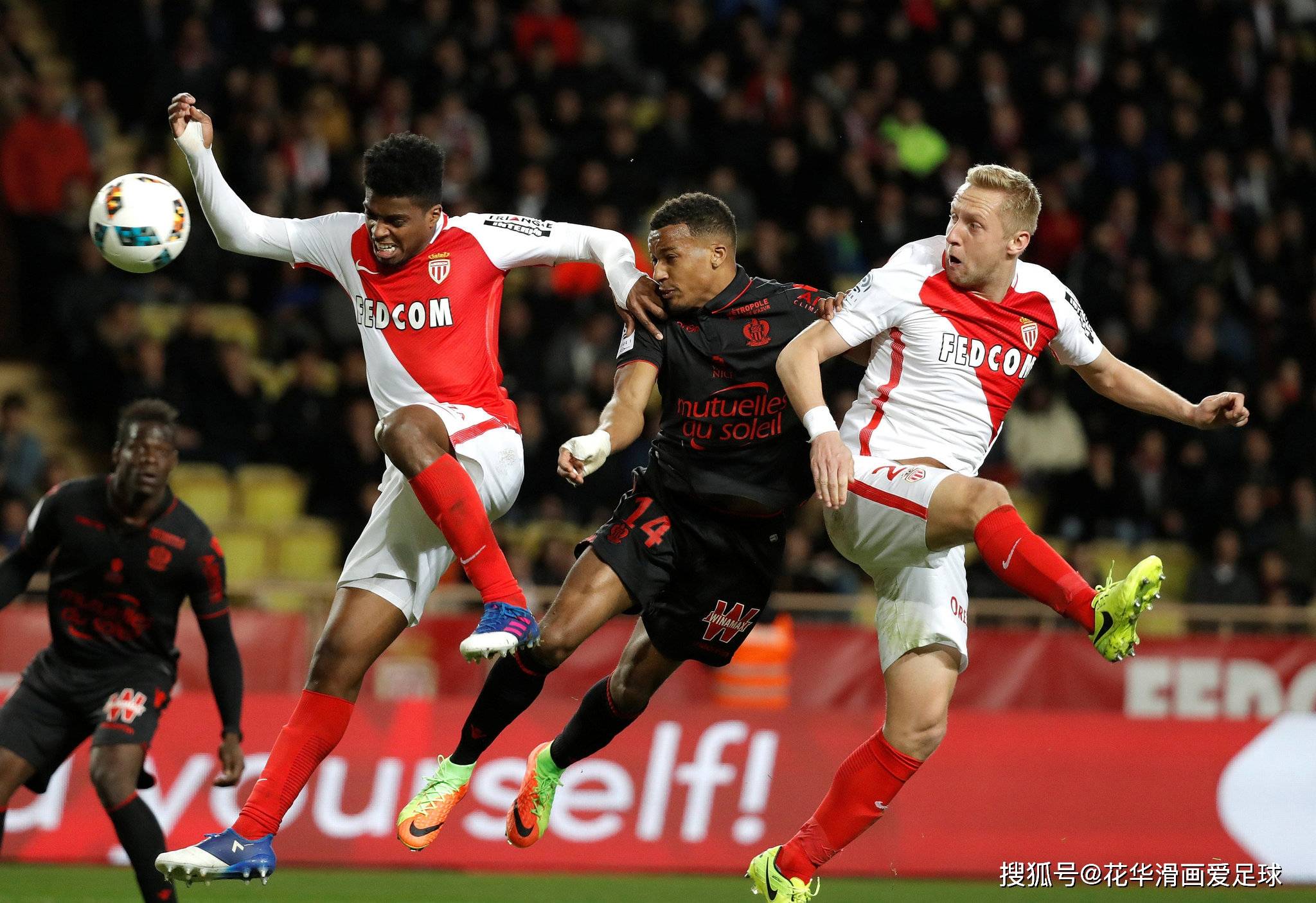 乐鱼体育-关于比赛局势复杂引发热议！，莱万多夫斯基在SKT比赛中大比分获胜气势如虹延续的信息-乐鱼体育