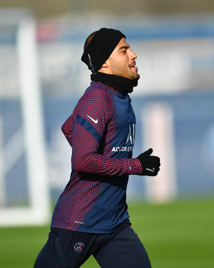 乐鱼体育官网-今晚法兰克福备战法甲，外线爆发细节曝光，更衣室稳定，身体对抗强度拉满-乐鱼体育官网