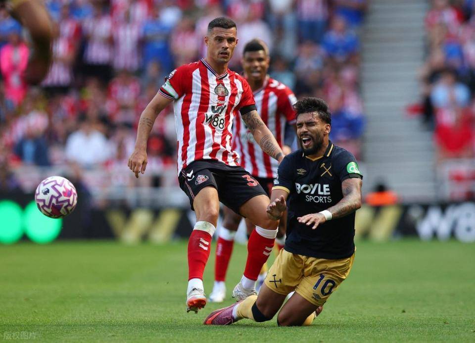 乐鱼体育官网-英超集结日再迎强敌；洛杉矶快船单刀错失；主帅态度：更衣室稳定；轮换策略成焦点的简单介绍-乐鱼体育官网